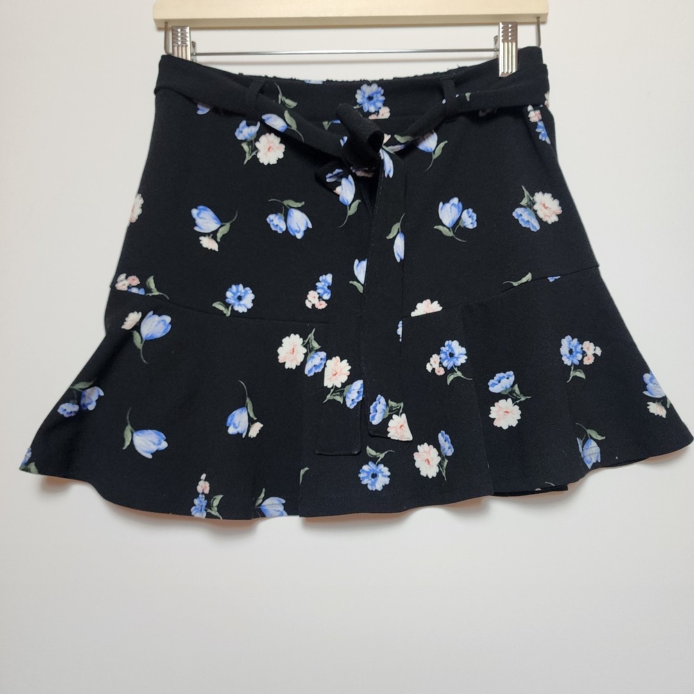 Revamped Floral Print Tie Waist Skort Black Blue White Size Medium